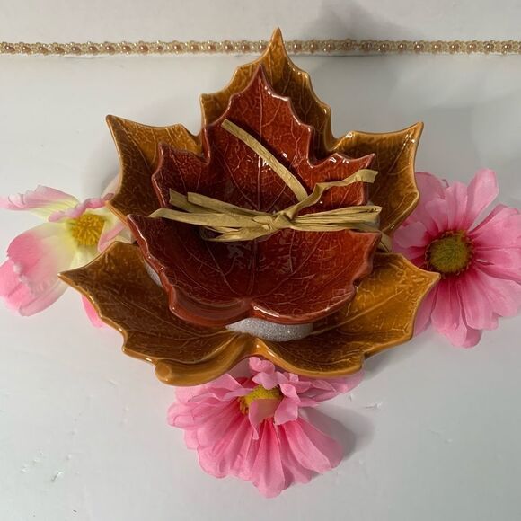 Leaf bowls  - Picture 1 of 3